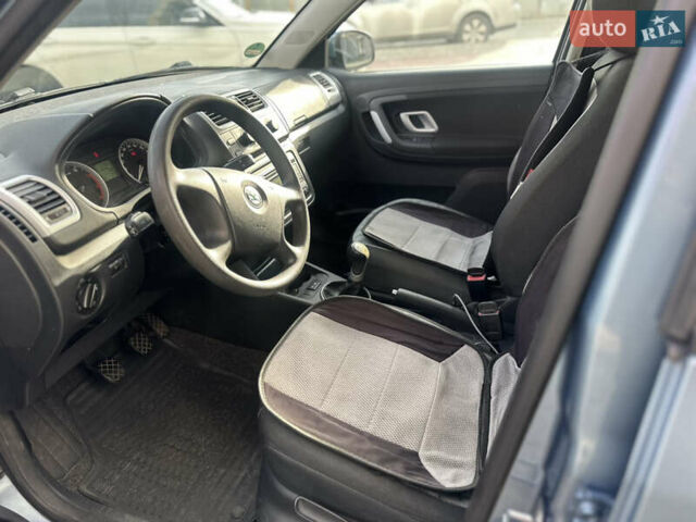 Синий Шкода Фабия, объемом двигателя 1.6 л и пробегом 205 тыс. км за 5150 $, фото 1 на Automoto.ua