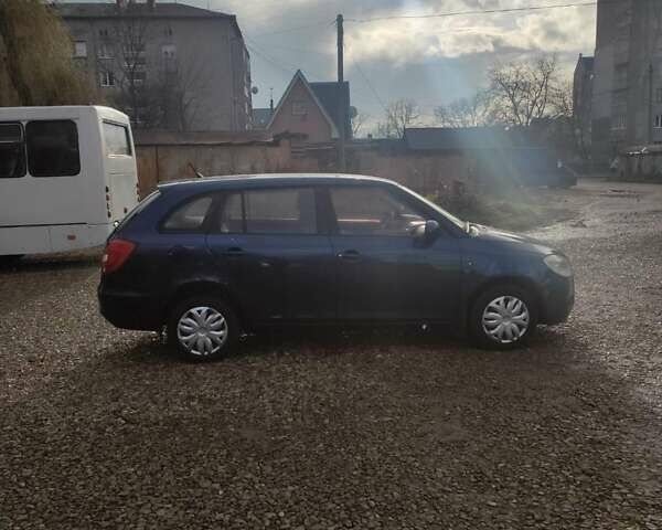 Синий Шкода Фабия, объемом двигателя 1.4 л и пробегом 219 тыс. км за 4449 $, фото 1 на Automoto.ua