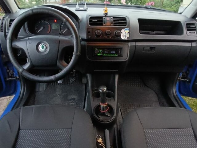 Синий Шкода Фабия, объемом двигателя 0 л и пробегом 240 тыс. км за 4199 $, фото 2 на Automoto.ua