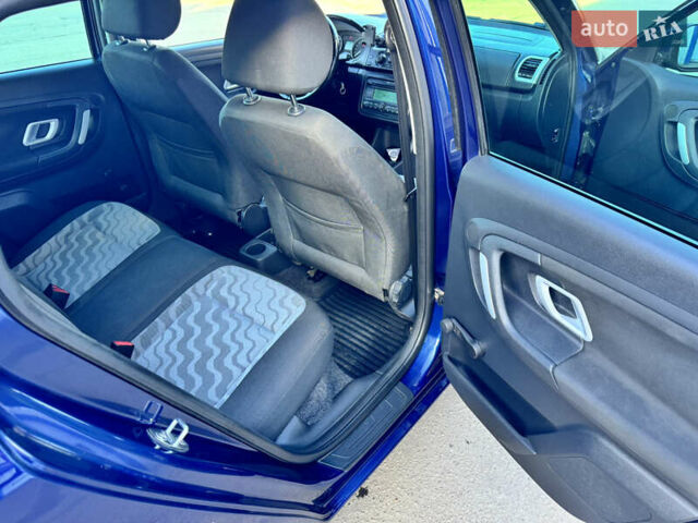 Синий Шкода Фабия, объемом двигателя 1.39 л и пробегом 291 тыс. км за 4700 $, фото 11 на Automoto.ua