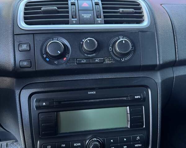 Синій Шкода Фабія, об'ємом двигуна 1.6 л та пробігом 230 тис. км за 4400 $, фото 18 на Automoto.ua