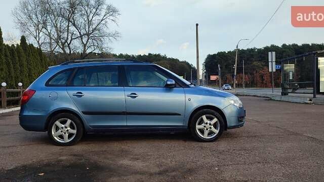 Синий Шкода Фабия, объемом двигателя 1.4 л и пробегом 245 тыс. км за 5600 $, фото 3 на Automoto.ua