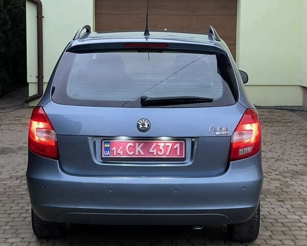Синий Шкода Фабия, объемом двигателя 1.6 л и пробегом 229 тыс. км за 7200 $, фото 3 на Automoto.ua