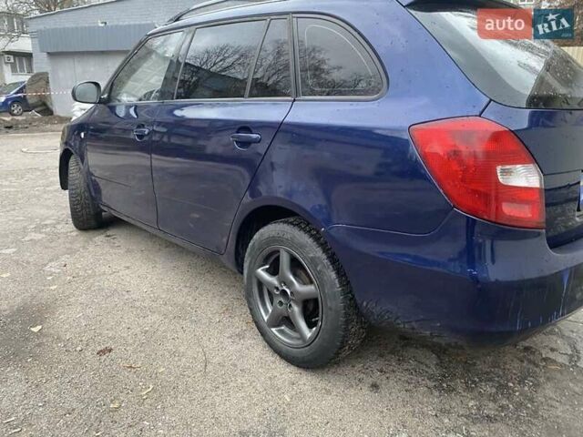 Синий Шкода Фабия, объемом двигателя 1.4 л и пробегом 247 тыс. км за 4200 $, фото 2 на Automoto.ua