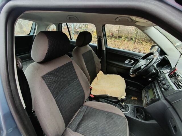 Синий Шкода Фабия, объемом двигателя 1.4 л и пробегом 243 тыс. км за 3800 $, фото 3 на Automoto.ua