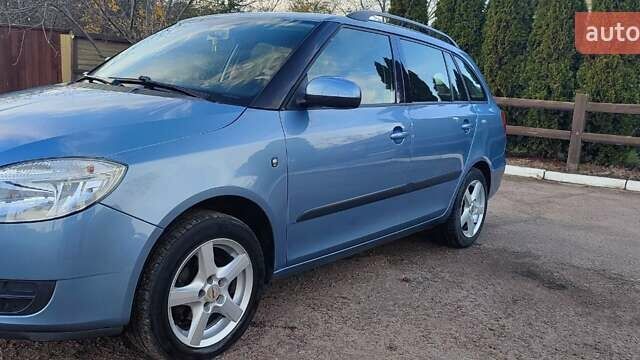 Синий Шкода Фабия, объемом двигателя 1.4 л и пробегом 245 тыс. км за 5600 $, фото 4 на Automoto.ua