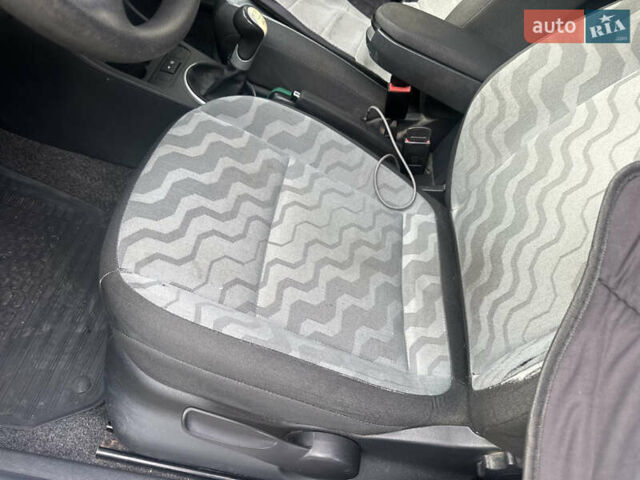 Синий Шкода Фабия, объемом двигателя 1.6 л и пробегом 205 тыс. км за 5150 $, фото 23 на Automoto.ua