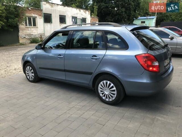 Синий Шкода Фабия, объемом двигателя 1.39 л и пробегом 243 тыс. км за 5750 $, фото 2 на Automoto.ua