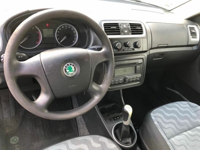 Синий Шкода Фабия, объемом двигателя 1.4 л и пробегом 220 тыс. км за 4999 $, фото 10 на Automoto.ua