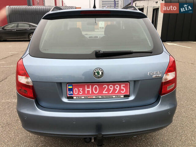 Синий Шкода Фабия, объемом двигателя 1.4 л и пробегом 200 тыс. км за 5500 $, фото 2 на Automoto.ua