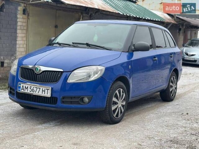 Синий Шкода Фабия, объемом двигателя 1.42 л и пробегом 280 тыс. км за 3990 $, фото 2 на Automoto.ua
