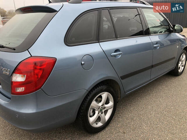Синий Шкода Фабия, объемом двигателя 1.4 л и пробегом 200 тыс. км за 5500 $, фото 5 на Automoto.ua