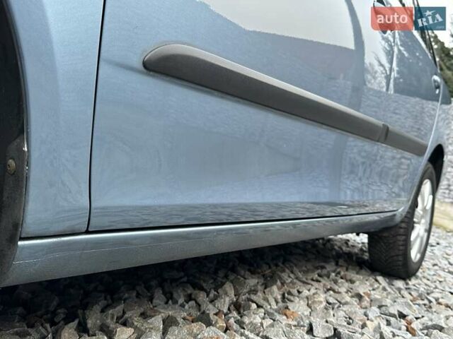 Синий Шкода Фабия, объемом двигателя 1.4 л и пробегом 245 тыс. км за 6299 $, фото 12 на Automoto.ua