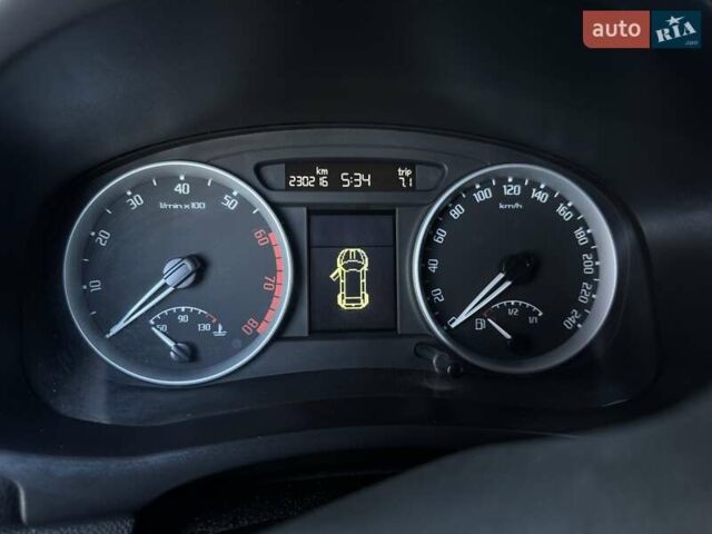 Синій Шкода Фабія, об'ємом двигуна 1.6 л та пробігом 230 тис. км за 4400 $, фото 21 на Automoto.ua