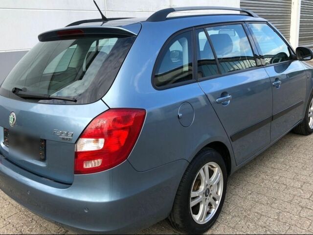 Синий Шкода Фабия, объемом двигателя 1.4 л и пробегом 220 тыс. км за 4999 $, фото 3 на Automoto.ua