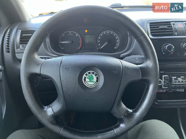 Синій Шкода Фабія, об'ємом двигуна 1.4 л та пробігом 280 тис. км за 4400 $, фото 19 на Automoto.ua