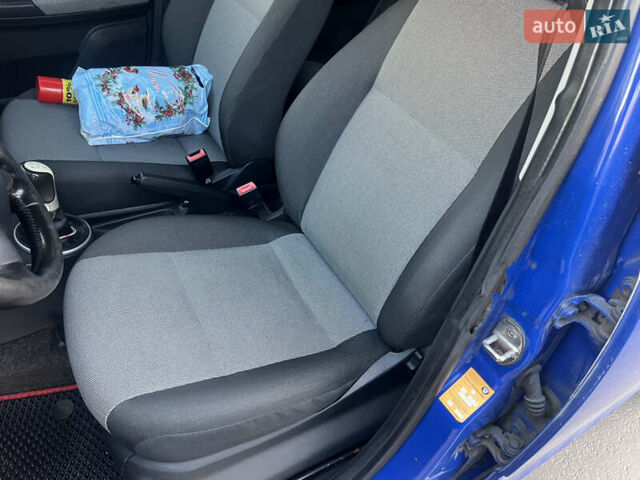 Синій Шкода Фабія, об'ємом двигуна 1.42 л та пробігом 280 тис. км за 4350 $, фото 14 на Automoto.ua