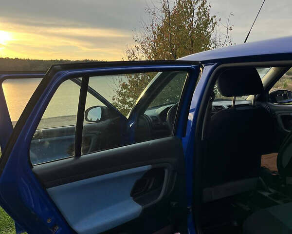 Синий Шкода Фабия, объемом двигателя 1.2 л и пробегом 270 тыс. км за 4500 $, фото 11 на Automoto.ua