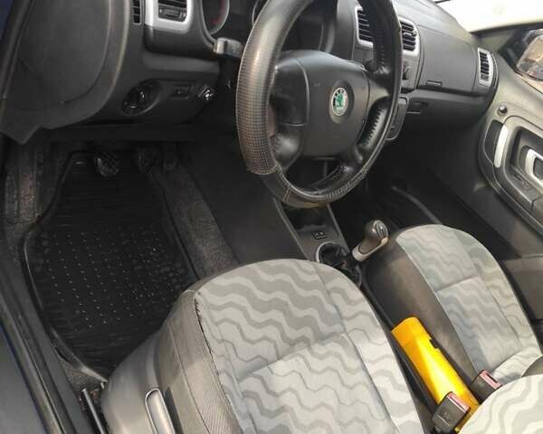 Синий Шкода Фабия, объемом двигателя 1.4 л и пробегом 219 тыс. км за 4449 $, фото 5 на Automoto.ua