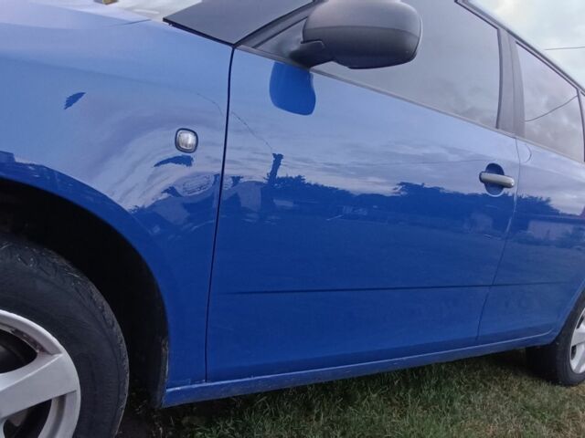 Синий Шкода Фабия, объемом двигателя 0 л и пробегом 240 тыс. км за 4199 $, фото 4 на Automoto.ua