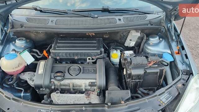 Синий Шкода Фабия, объемом двигателя 1.4 л и пробегом 245 тыс. км за 5600 $, фото 14 на Automoto.ua