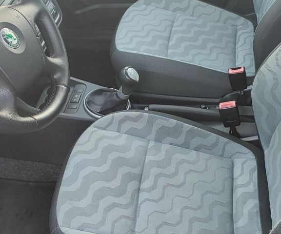 Синій Шкода Фабія, об'ємом двигуна 1.4 л та пробігом 245 тис. км за 5600 $, фото 8 на Automoto.ua