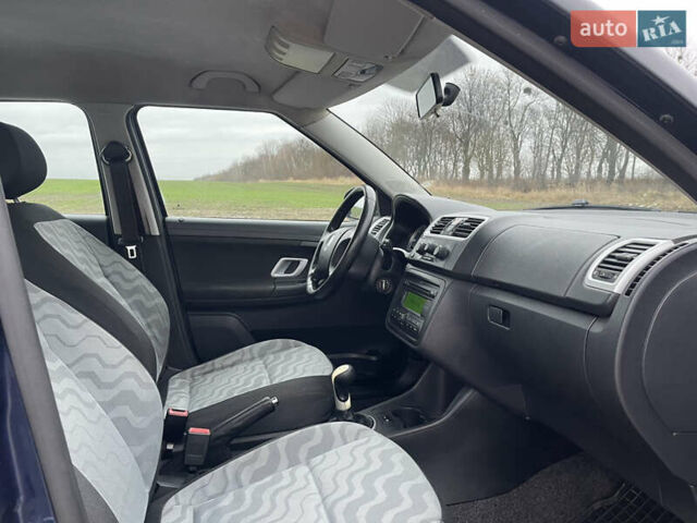 Синий Шкода Фабия, объемом двигателя 1.9 л и пробегом 290 тыс. км за 4990 $, фото 9 на Automoto.ua