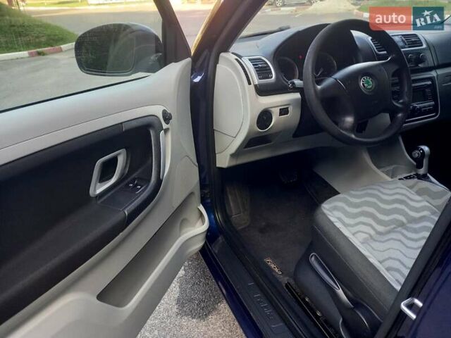 Синий Шкода Фабия, объемом двигателя 1.6 л и пробегом 230 тыс. км за 7550 $, фото 72 на Automoto.ua