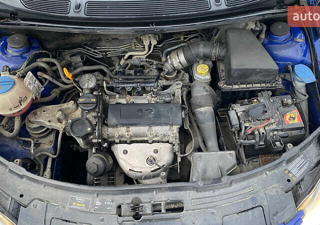 Синий Шкода Фабия, объемом двигателя 1.2 л и пробегом 255 тыс. км за 3700 $, фото 38 на Automoto.ua
