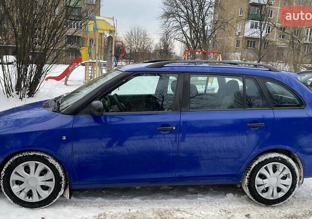 Синий Шкода Фабия, объемом двигателя 1.2 л и пробегом 255 тыс. км за 3700 $, фото 3 на Automoto.ua