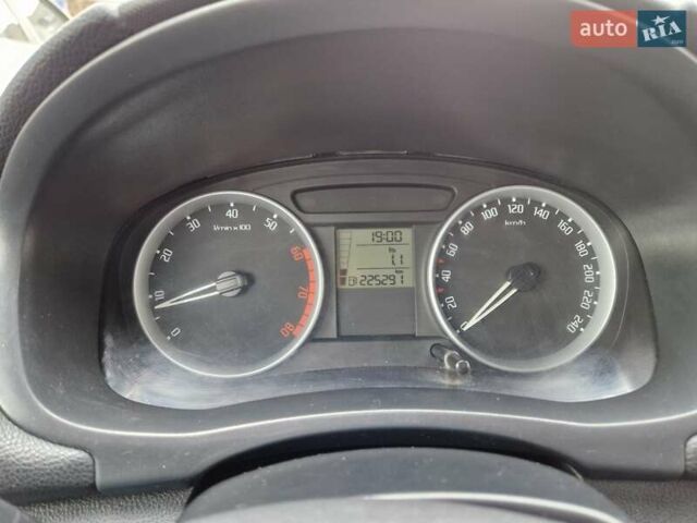 Синий Шкода Фабия, объемом двигателя 1.6 л и пробегом 225 тыс. км за 6500 $, фото 18 на Automoto.ua