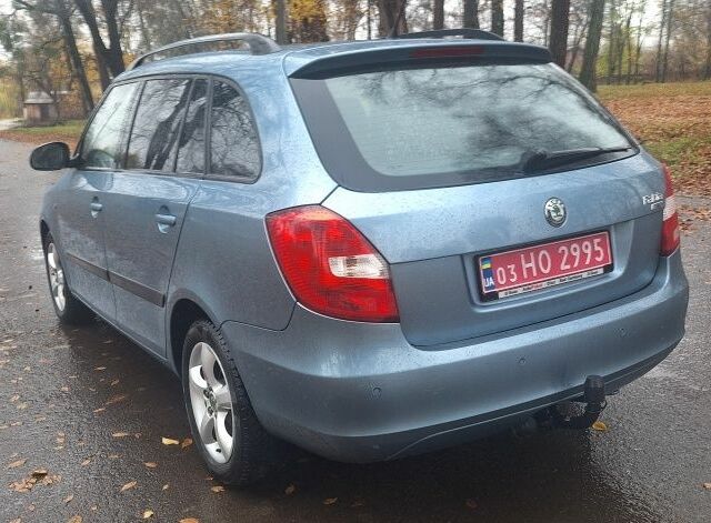 Синий Шкода Фабия, объемом двигателя 0 л и пробегом 200 тыс. км за 5800 $, фото 3 на Automoto.ua