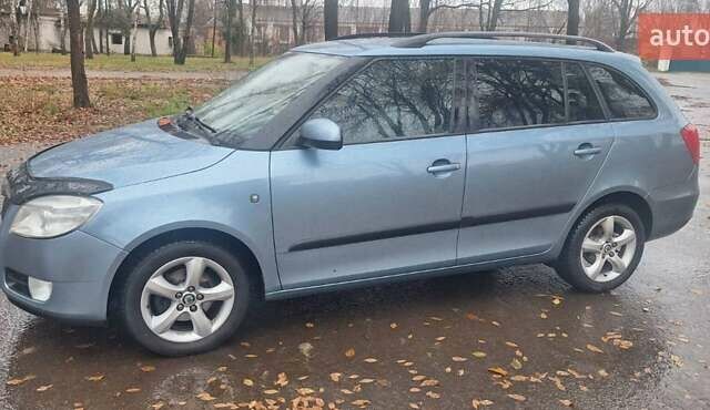 Синий Шкода Фабия, объемом двигателя 1.4 л и пробегом 200 тыс. км за 5900 $, фото 2 на Automoto.ua