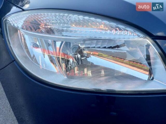 Синий Шкода Фабия, объемом двигателя 1.6 л и пробегом 230 тыс. км за 7550 $, фото 54 на Automoto.ua