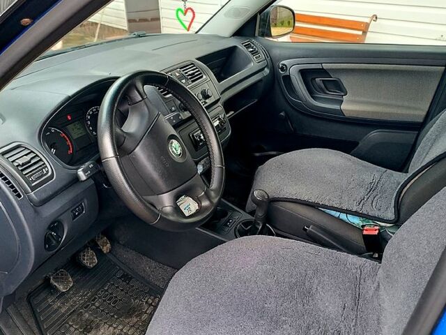 Синий Шкода Фабия, объемом двигателя 1.2 л и пробегом 178 тыс. км за 5100 $, фото 3 на Automoto.ua