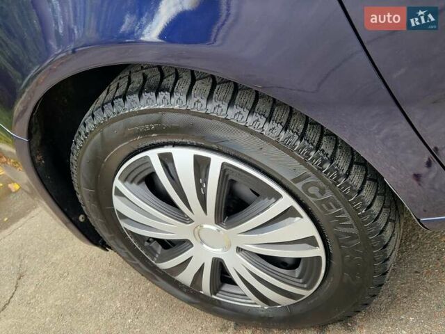 Синий Шкода Фабия, объемом двигателя 1.6 л и пробегом 225 тыс. км за 6500 $, фото 7 на Automoto.ua