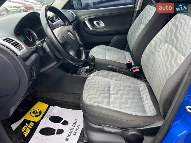 Синій Шкода Фабія, об'ємом двигуна 1.6 л та пробігом 230 тис. км за 6800 $, фото 8 на Automoto.ua