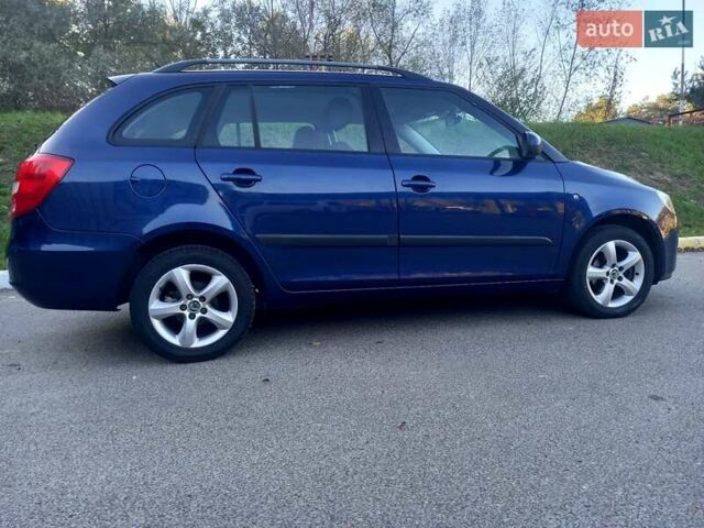 Синий Шкода Фабия, объемом двигателя 1.6 л и пробегом 230 тыс. км за 7550 $, фото 146 на Automoto.ua