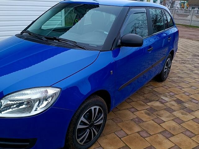 Синий Шкода Фабия, объемом двигателя 1.2 л и пробегом 178 тыс. км за 5100 $, фото 1 на Automoto.ua