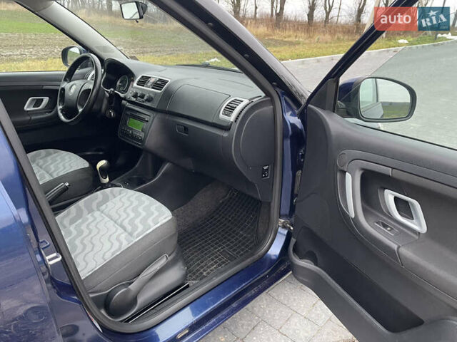 Синий Шкода Фабия, объемом двигателя 1.9 л и пробегом 290 тыс. км за 4990 $, фото 8 на Automoto.ua