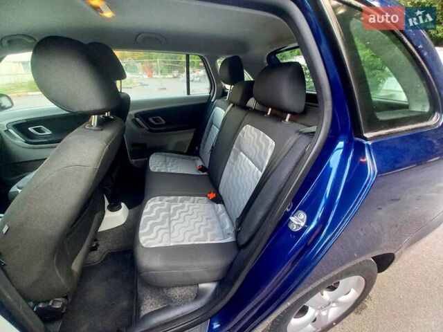 Синий Шкода Фабия, объемом двигателя 1.6 л и пробегом 230 тыс. км за 7550 $, фото 95 на Automoto.ua