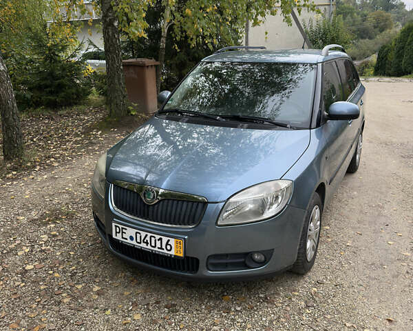 Синій Шкода Фабія, об'ємом двигуна 1.6 л та пробігом 178 тис. км за 6800 $, фото 3 на Automoto.ua