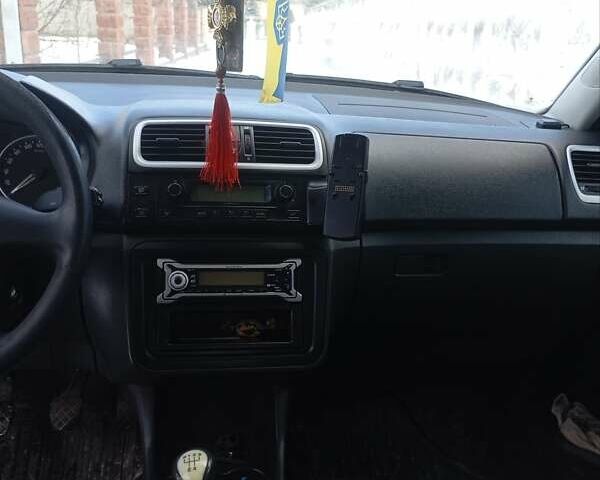 Синий Шкода Фабия, объемом двигателя 1.42 л и пробегом 265 тыс. км за 4500 $, фото 7 на Automoto.ua
