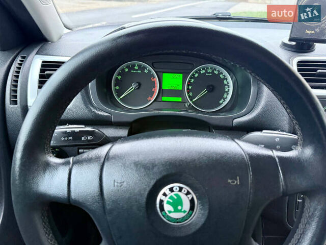 Синий Шкода Фабия, объемом двигателя 1.6 л и пробегом 238 тыс. км за 6999 $, фото 13 на Automoto.ua