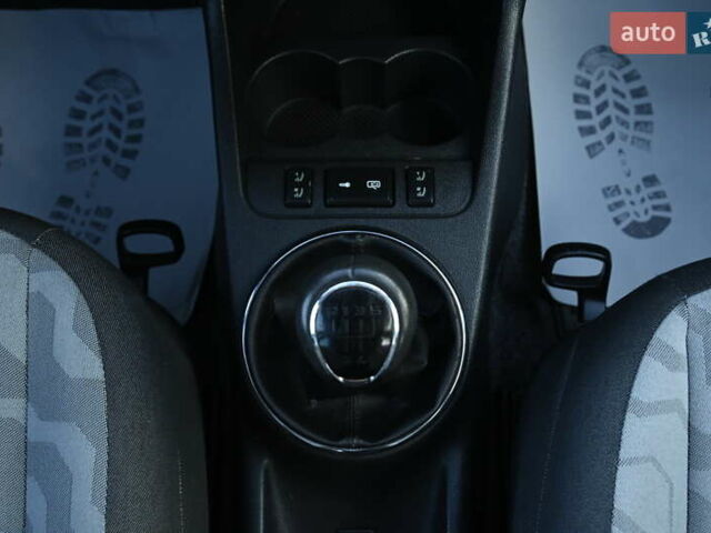 Синий Шкода Фабия, объемом двигателя 1.39 л и пробегом 178 тыс. км за 5950 $, фото 30 на Automoto.ua