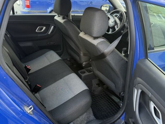 Синий Шкода Фабия, объемом двигателя 1.2 л и пробегом 150 тыс. км за 4500 $, фото 4 на Automoto.ua