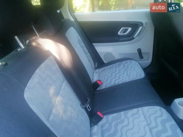 Синий Шкода Фабия, объемом двигателя 1.39 л и пробегом 167 тыс. км за 5500 $, фото 14 на Automoto.ua