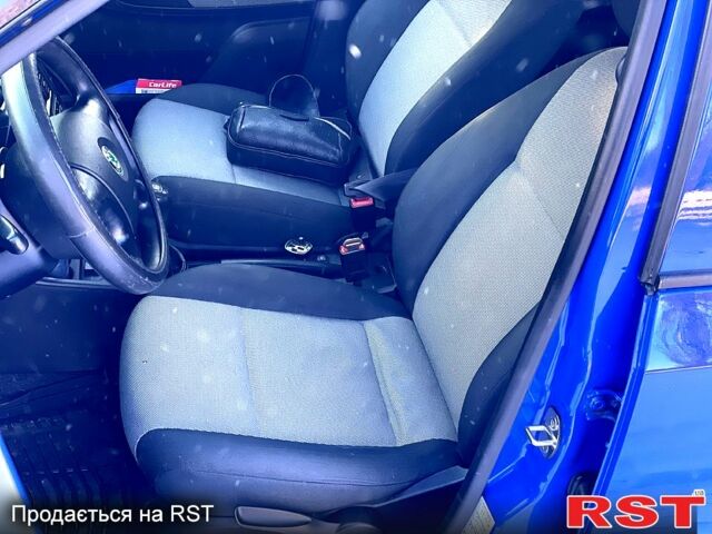 Синий Шкода Фабия, объемом двигателя 1.2 л и пробегом 249 тыс. км за 4500 $, фото 7 на Automoto.ua