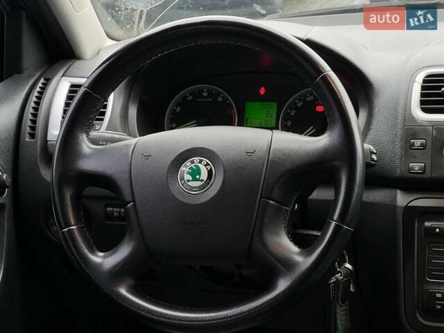 Синій Шкода Фабія, об'ємом двигуна 1.6 л та пробігом 230 тис. км за 6800 $, фото 13 на Automoto.ua