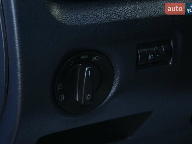 Синий Шкода Фабия, объемом двигателя 1.39 л и пробегом 178 тыс. км за 5950 $, фото 18 на Automoto.ua